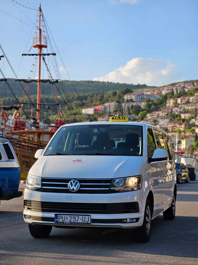 Private van transfers from Rabac and Labin to airports in Pula, Rijeka, Trieste, Ljubljana and Venice.